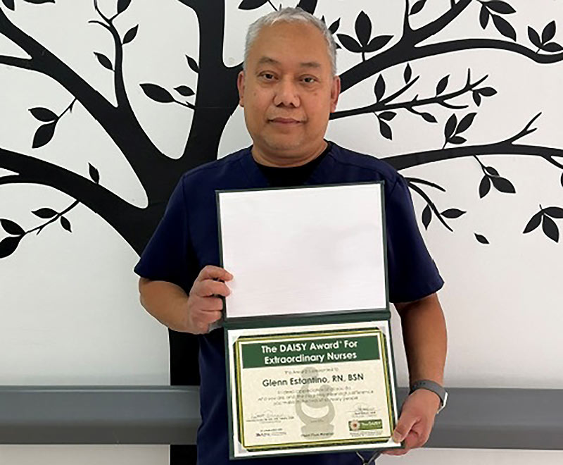 Estantino Receives DAISY Award